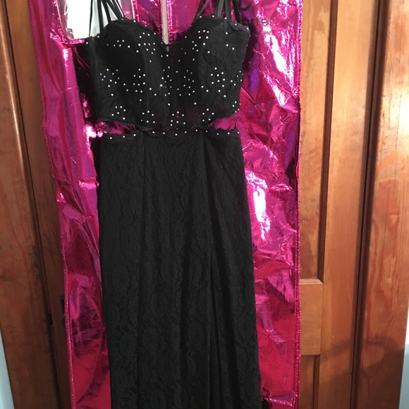 Beautiful black lace prom dress - Picture 3 of 5